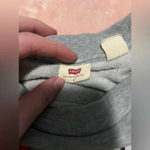 Levi's Crew Neck - Picture 2 of 2